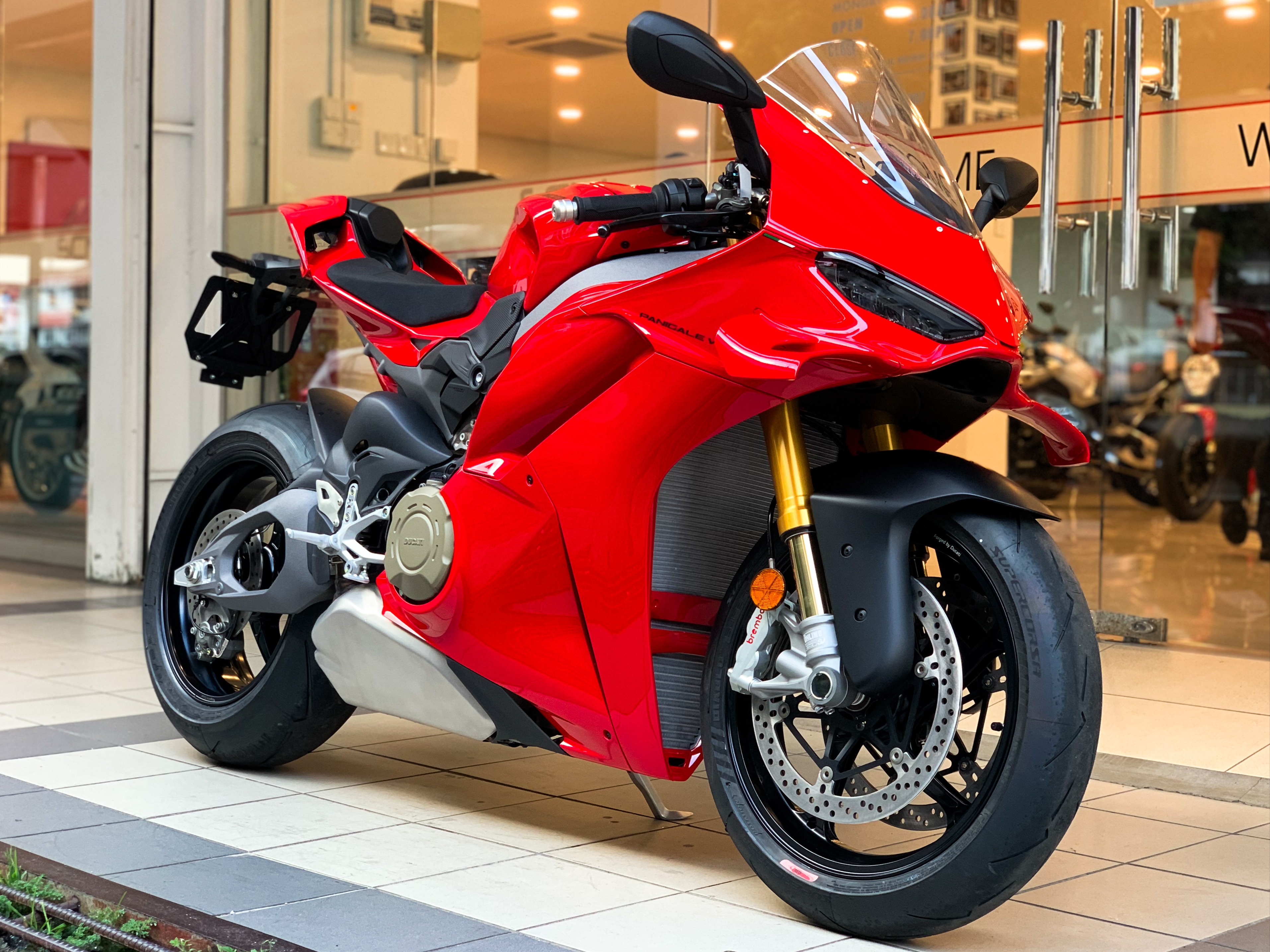 Ducati Panigale V4S 7G (Brand New Condition)