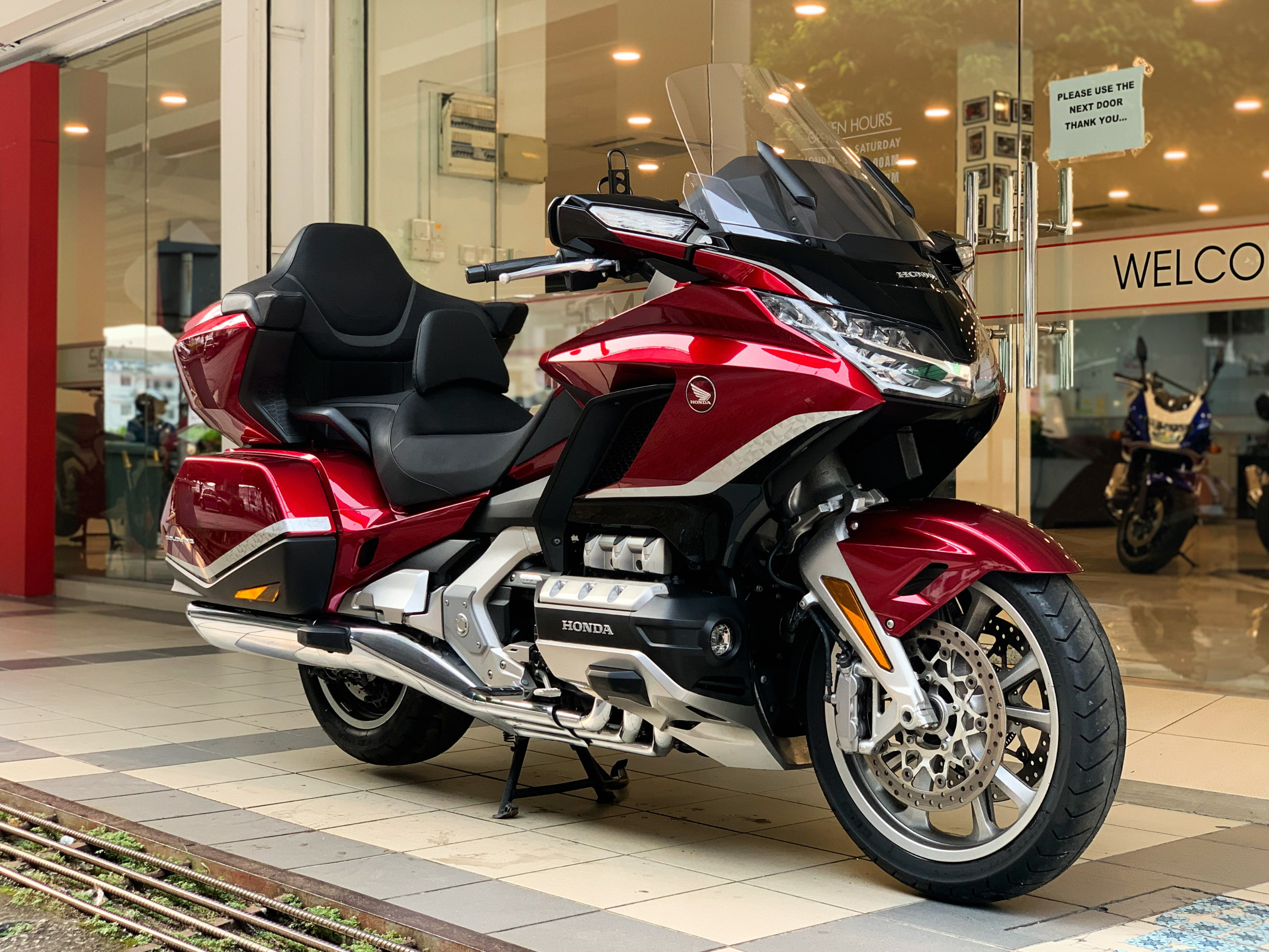 HONDA GL 1800 GOLDWING TOUR DCT