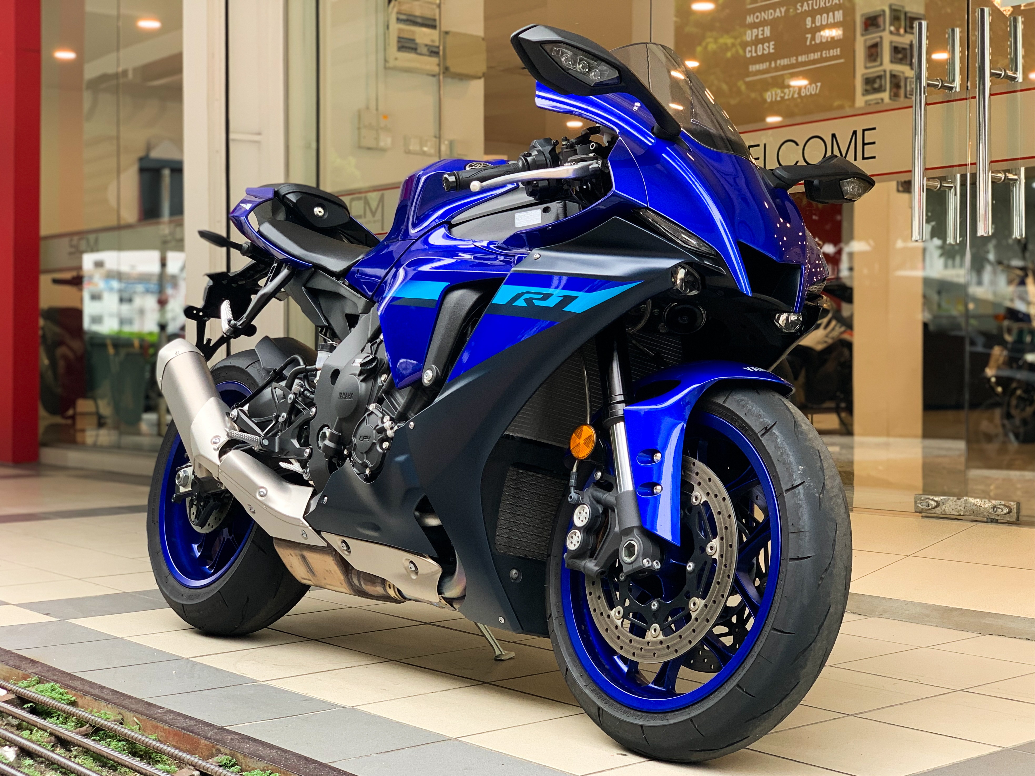 YAMAHA YZF-R1