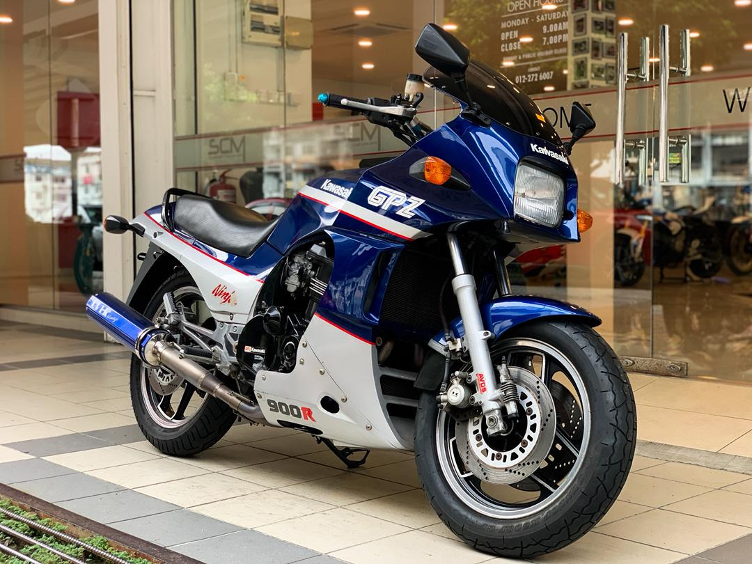 KAWASAKI GPZ900R