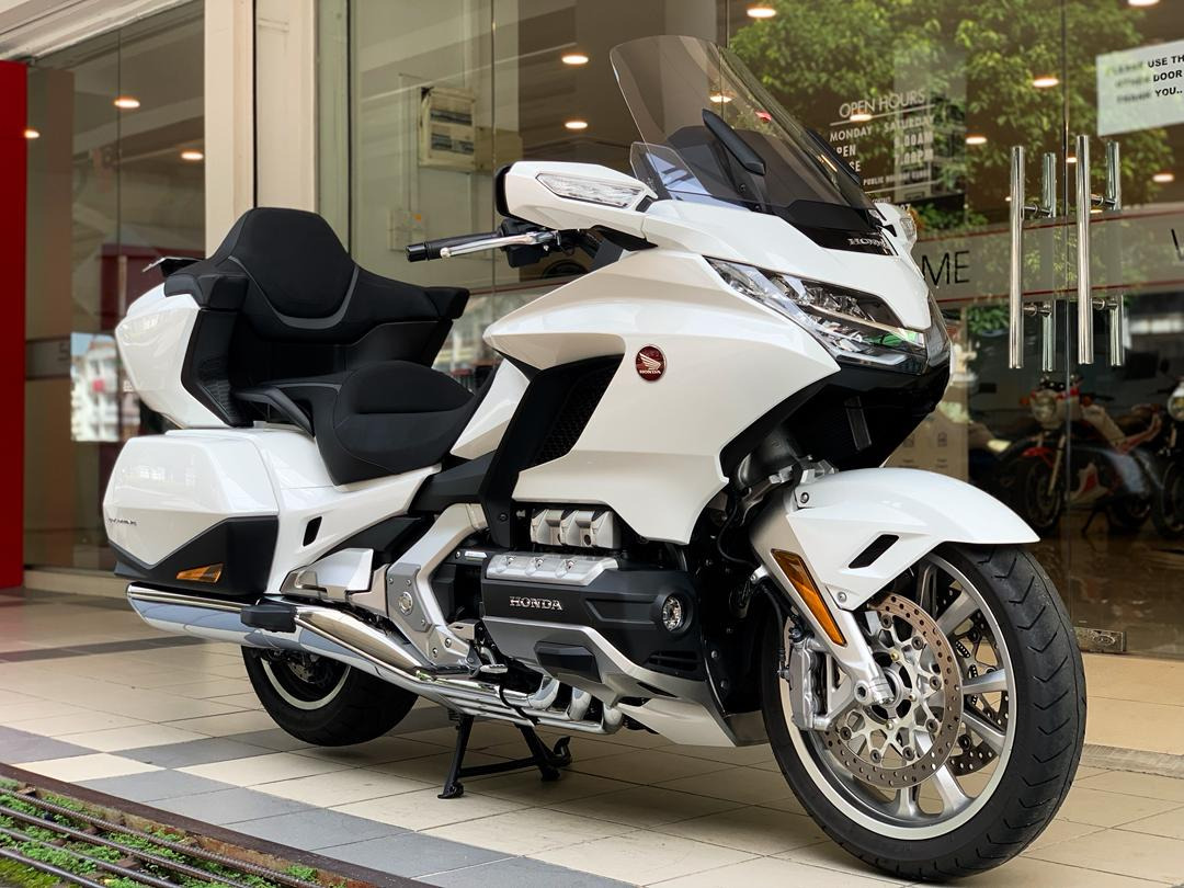 HONDA GL 1800 Goldwing TOUR DCT