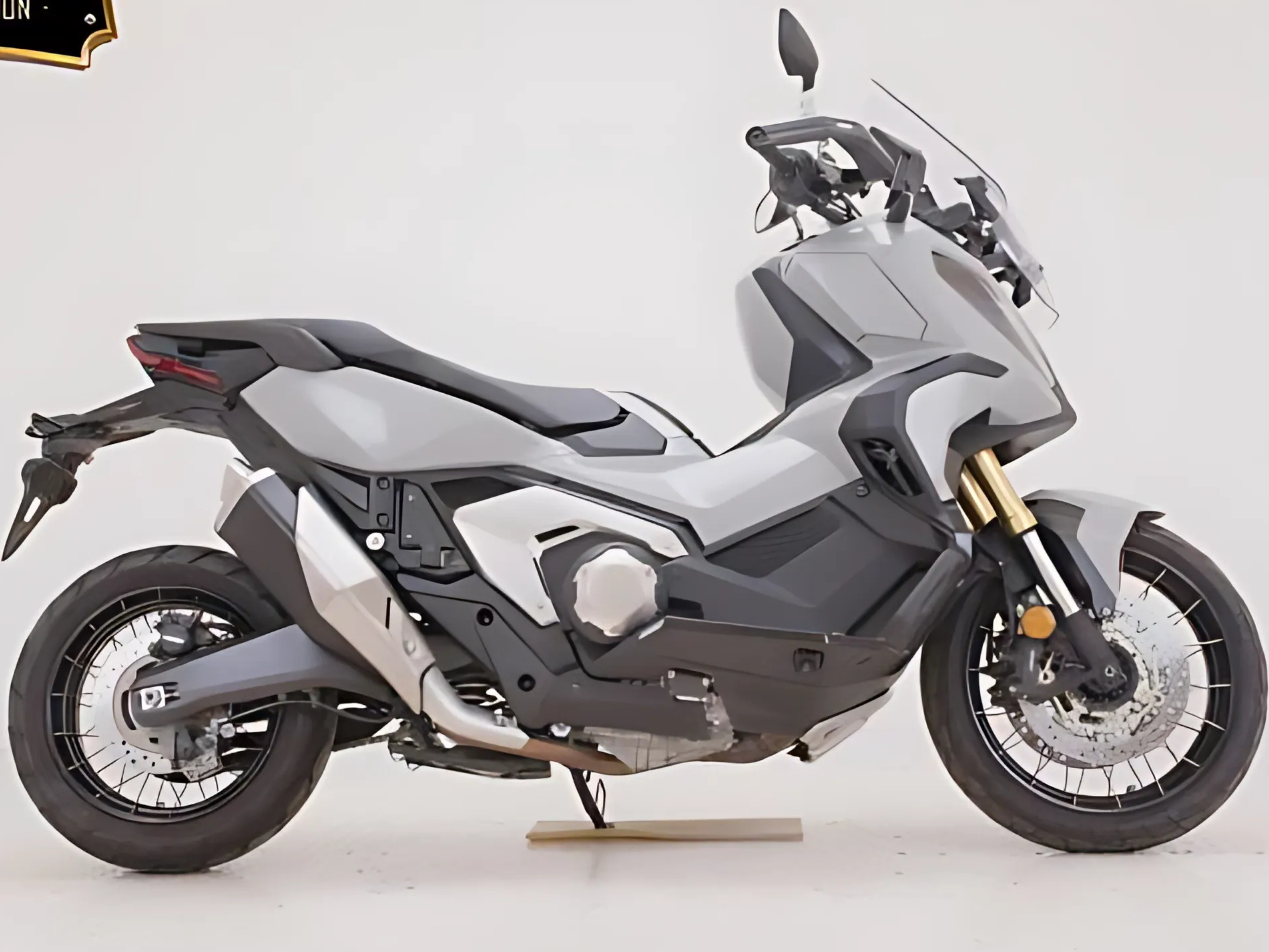 HONDA X-ADV 750 V2